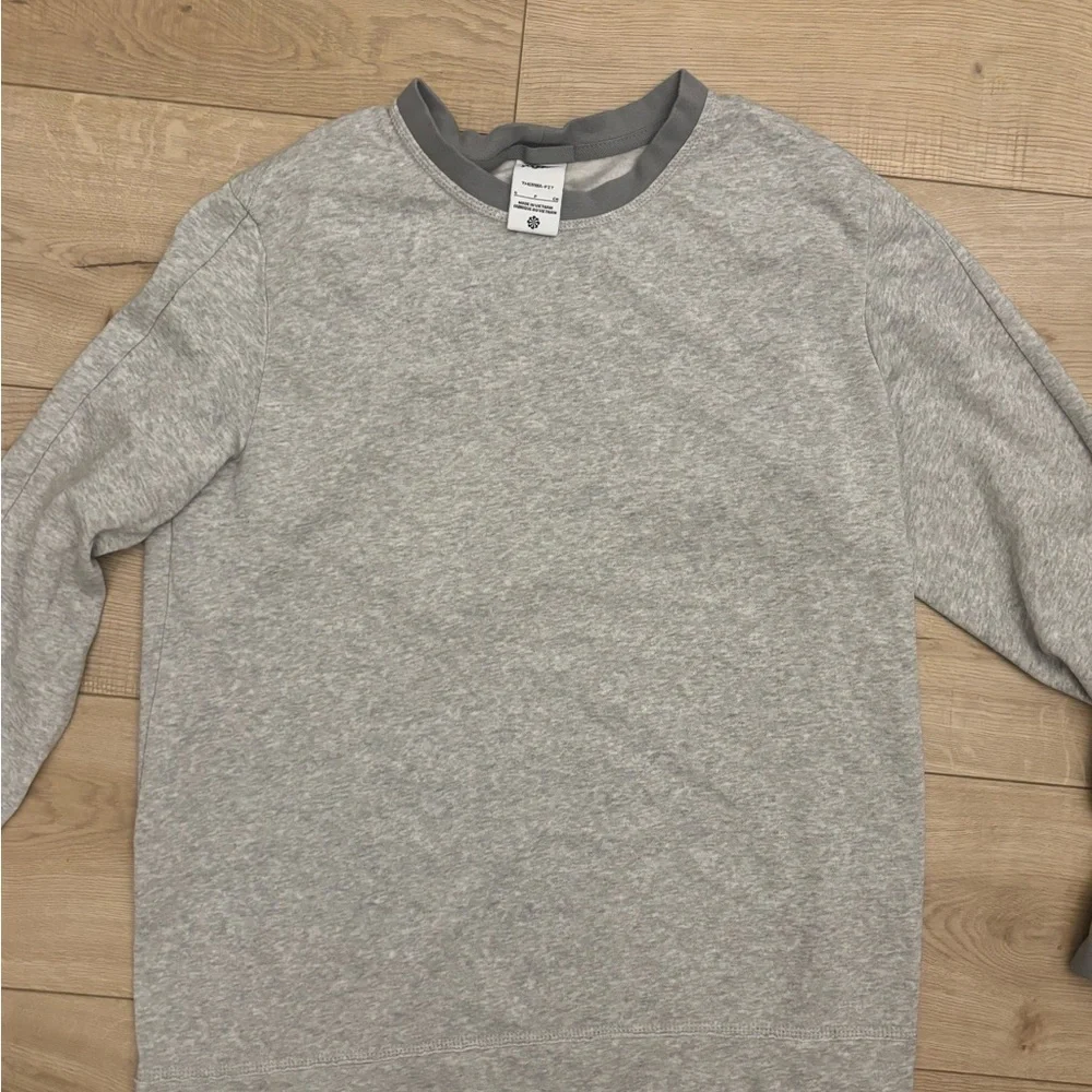 Gray Nike Crewneck Pullover Nike Yoga Thermafit Lightweight Shirt Size Small - Picture 3 of 10
